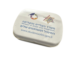 סוכריות מנטה בקופסת פח ממותגת